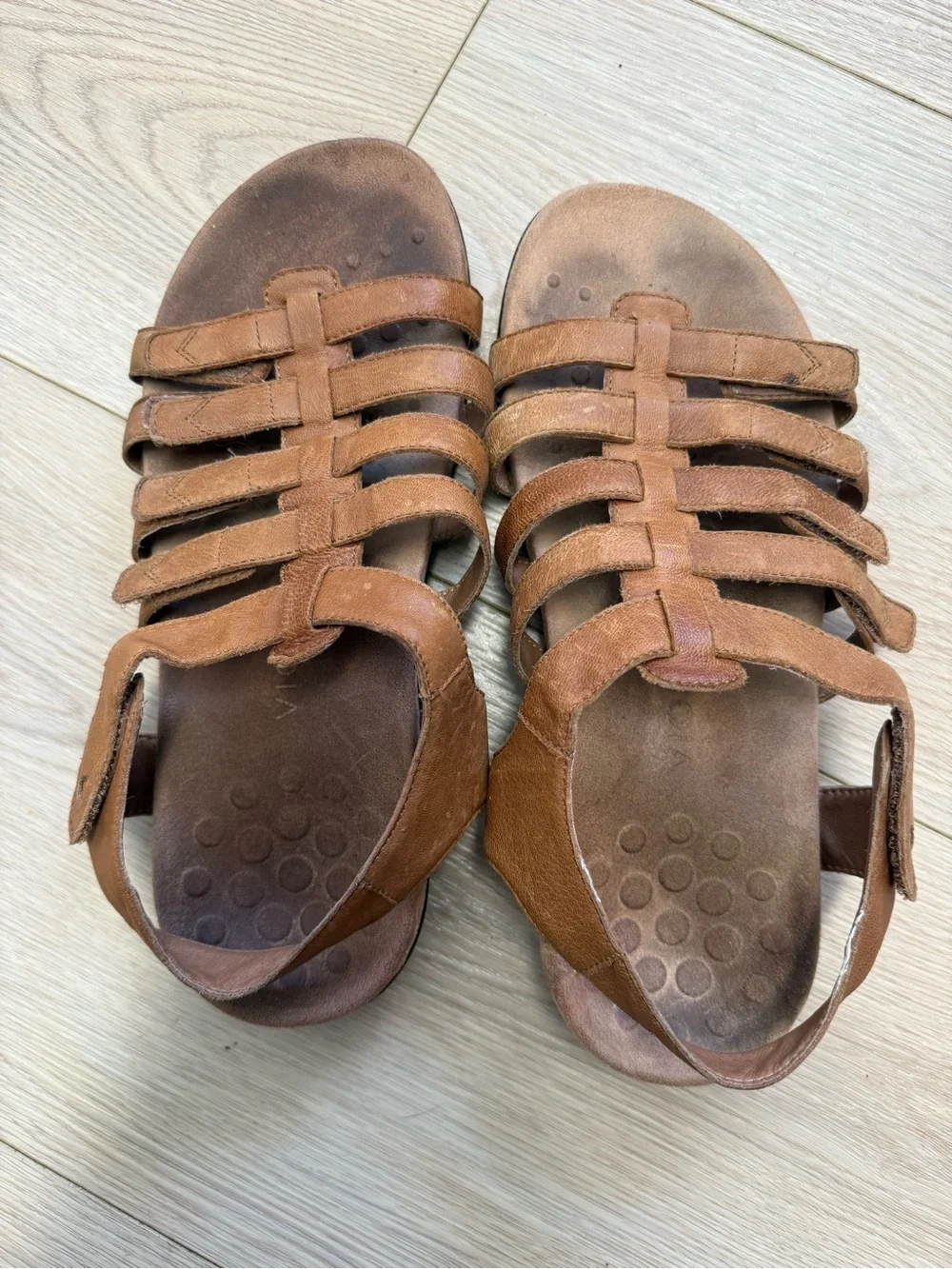 Vionic Harissa strappy brown leather orthotic footbed sandals women’s 10